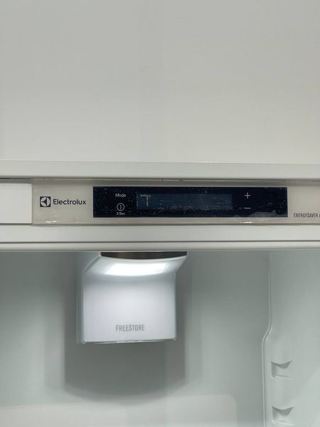 Новий вбудований холодильник Electrolux ERX3214AOX ERX3214AOX фото