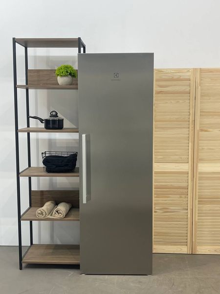 Новий вбудований холодильник Electrolux ERX3214AOX ERX3214AOX фото